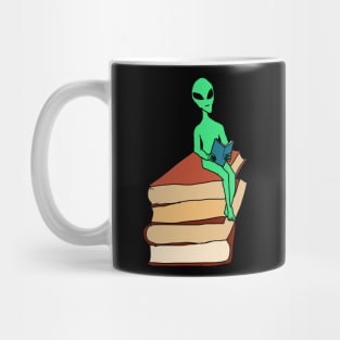 Alien reading Mug